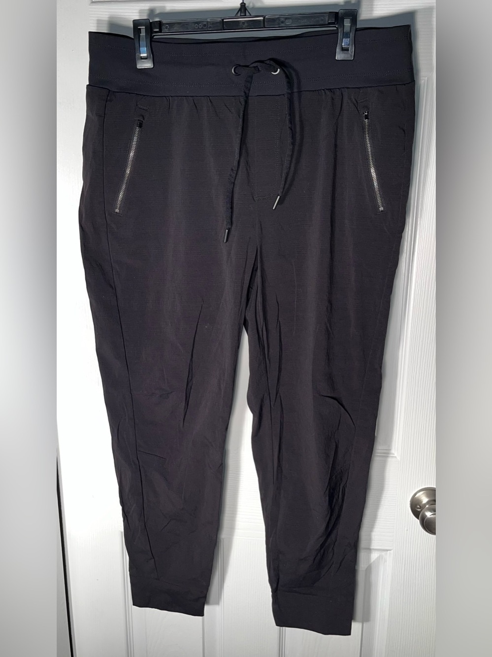 Women’s Athleta Trekkie Mid Rise North Jogger in Black Size 14 Zipper Pockets